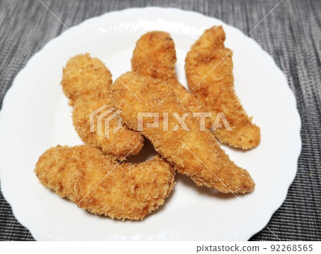 Delicious deep-fried chicken 92268565