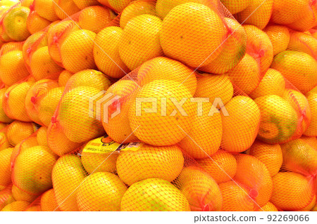 Mandarin oranges lined up in stores 92269066