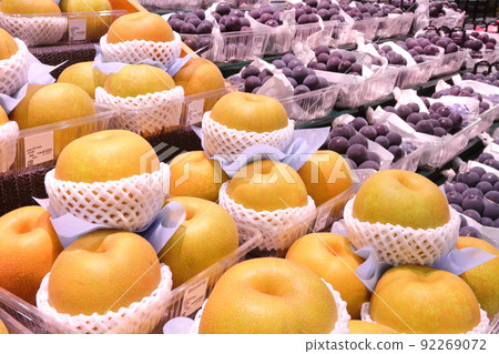 Pears and grapes lined up in stores 92269072