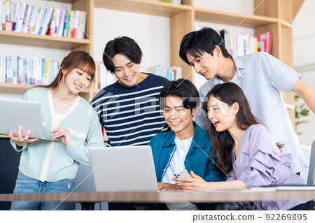 大學生Z世代校園生活朋友學習教育電腦 92269895