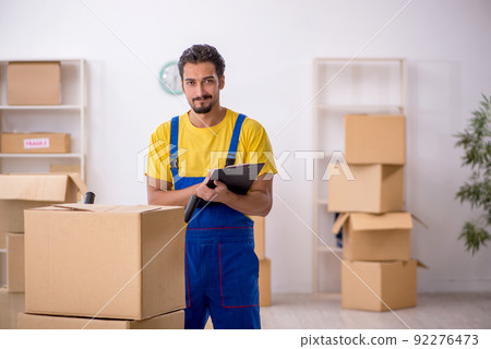 Young male contractor doing home relocation 92276473