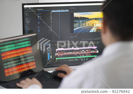 Video / Video Creator Male Laptop Audio Editing Audio Editing Noise Reduction Video / Video Creator Male Laptop Audio Editing Audio Editing Noise Reduction 92276842