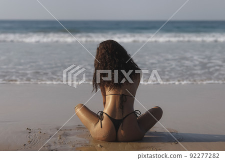 Summer is the perfect time to be sexy. Fashion shot of a gorgeous young woman on the beach. 92277282