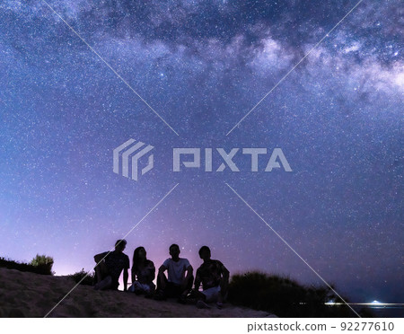 完美的星空和人 92277610