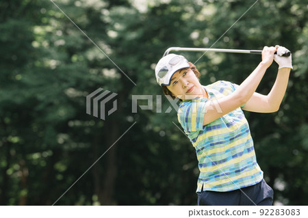 Women playing golf Women playing golf 92283083