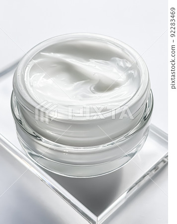 Face cream moisturiser jar and product sample on glass, beauty and skincare, cosmetic science concept Face cream moisturiser jar and product sample on glass, beauty and skincare, cosmetic science concept 92283469