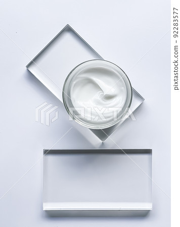 Face cream moisturiser jar and product sample on glass, beauty and skincare, cosmetic science concept Face cream moisturiser jar and product sample on glass, beauty and skincare, cosmetic science concept 92283577