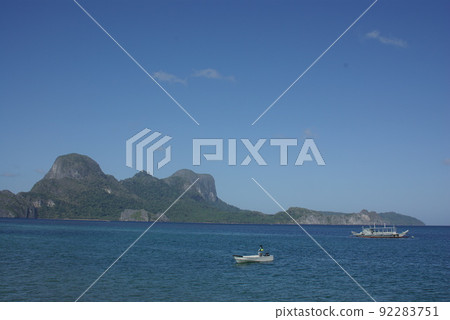A view of the El Nido area of Palawan Island, Philippines. A sea area with towering marble rocks. 92283751