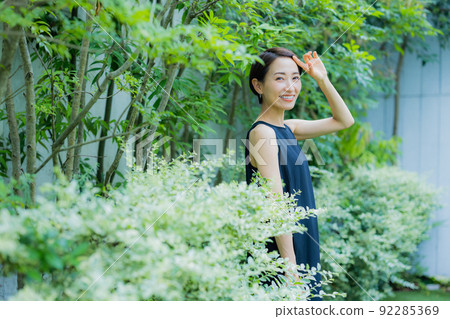 黑色一件式女人花園 黑色一件式女人花園 92285369