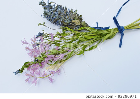 Bouquet of pastel dried flowers Bouquet of pastel dried flowers 92286971