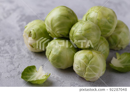 Brussel sprout raw healthy vegetable Brussel sprout raw healthy vegetable 92287048