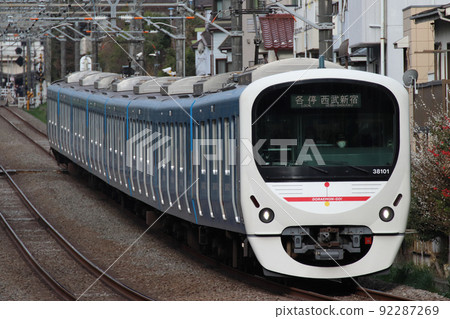 [SS] Series 30000 on the Seibu Shinjuku Line (8-car train at each stop: DORAEMON-GO) 92287269