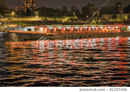 Night view of the houseboat on the Sumida River Night view of the houseboat on the Sumida River 92287486