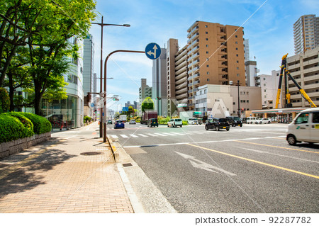 It is the scenery of Hiroshima City Hall South intersection on National Highway No. 2. There are many business buildings and condominiums. It is a crowded route. It is the scenery of Hiroshima City Hall South intersection on National Highway No. 2. There are many business buildings and condominiums. It is a crowded route. 92287782