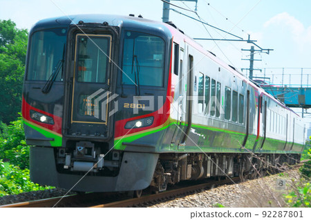 Limited express Nanpu No. 5 7 heading for Kochi on the Seto Ohashi line single track section Minami-ku, Okayama City, Okayama Prefecture Limited express Nanpu No. 5 7 heading for Kochi on the Seto Ohashi line single track section Minami-ku, Okayama City, Okayama Prefecture 92287801