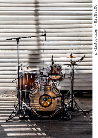 Drum set with sound mocrophone kit, vertical copy space Drum set with sound mocrophone kit, vertical copy space 92288100