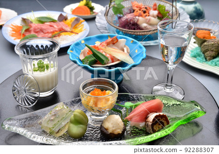 Fashionable dinner course meal image 92288307