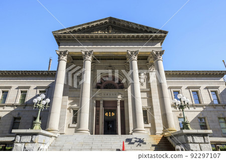 大阪市北區中之島大阪府立中之島圖書館 92297107