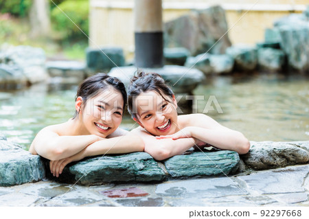Women's trip open-air bath bathing image 92297668