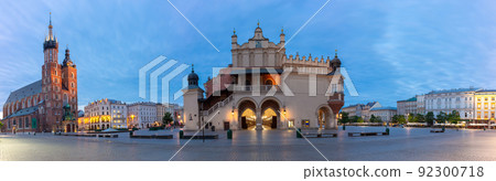 Krakow. Panorama of the market square at dawn. 92300718