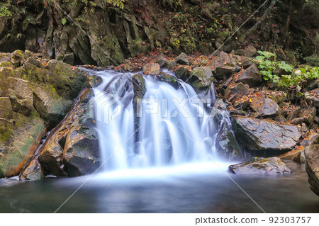 Waterfall Kamyanka in the Carpathian mountains. 92303757