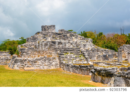 Ancient ruins of Maya in El Rey Archaeological Zone near Cancun, Yukatan, Mexico Ancient ruins of Maya in El Rey Archaeological Zone near Cancun, Yukatan, Mexico 92303796