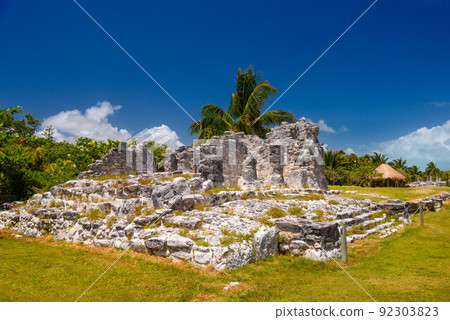 Ancient ruins of Maya in El Rey Archaeological Zone near Cancun, Yukatan, Mexico Ancient ruins of Maya in El Rey Archaeological Zone near Cancun, Yukatan, Mexico 92303823