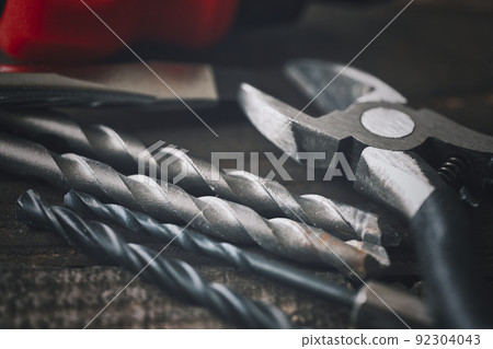 Electric drill and pliers 92304043