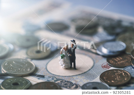 Miniature groom and bride Miniature groom and bride 92305281