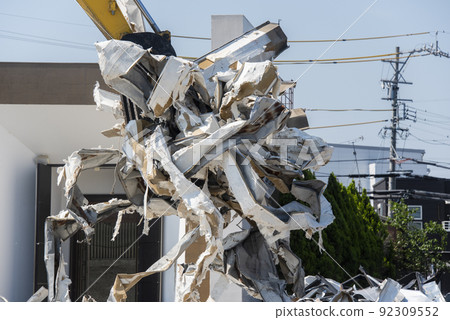 Dismantling work using a shovel car. Demolition of the building. Debris removal. 92309552