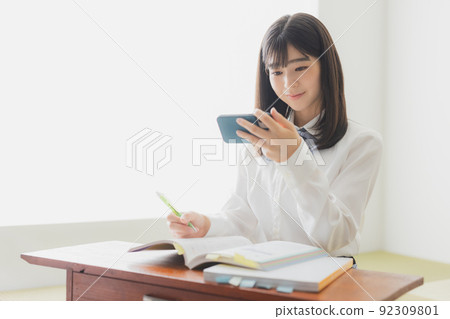 高中女生學習圖片 高中女生學習圖片 92309801