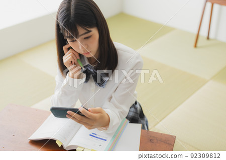 高中女生學習圖片 高中女生學習圖片 92309812
