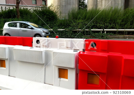 Temporary guard rail for roads 92310069