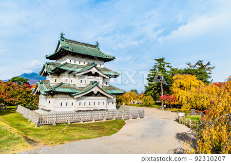 青森縣弘前城~被紅葉染紅的天守閣~ 青森縣弘前城~被紅葉染紅的天守閣~ 92310207