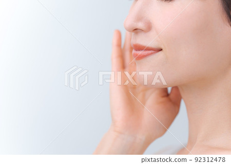 女性皮膚護理白色背景 92312478
