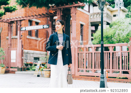 走在神戶北野市的女人 92312893
