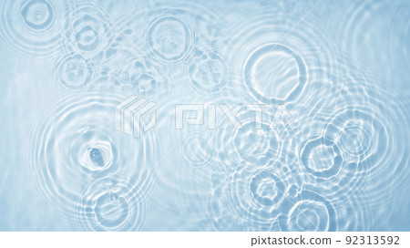由於水面上的漣漪而產生的背景紋理 92313592
