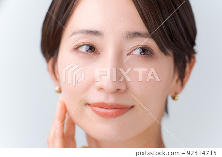 Female skin care white background 92314715