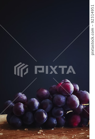 Ripe juicy dark grapes on wooden desk, food and wine, organic fruits concept Ripe juicy dark grapes on wooden desk, food and wine, organic fruits concept 92314951