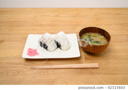 飯糰和味噌湯 飯糰和味噌湯 92315603