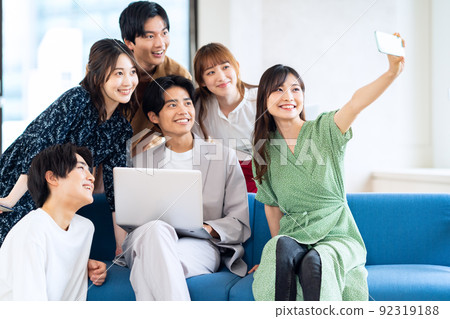 Men and women Gen Z friends University students Room share Share house Living 92319188