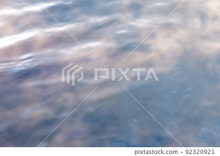Background material: Steam texture of hot springs floating on the surface of the water in the morning light 92320921