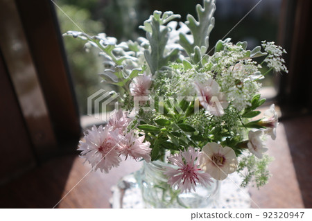 Decorate the cornflower on the bay window 92320947