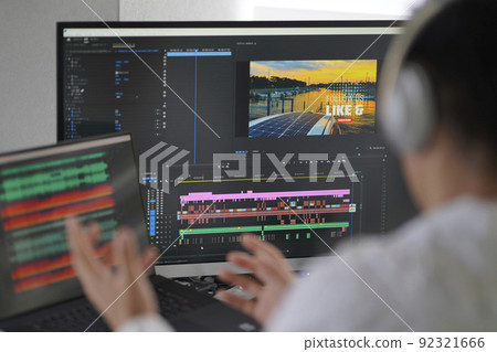 Video / Video Creator Male Laptop Audio Editing Audio Editing Noise Removal Headphones Video / Video Creator Male Laptop Audio Editing Audio Editing Noise Removal Headphones 92321666