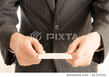 男士 / 日本人 / 西裝革履的手遞名片 男士 / 日本人 / 西裝革履的手遞名片 92324202