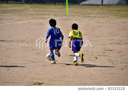 足球比賽，男孩，球 92325228