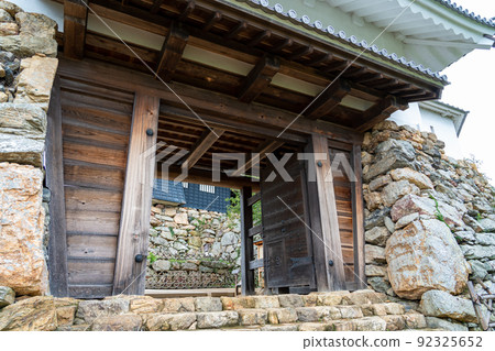 靜岡縣濱松市，鏡石石牆上的濱松城城門 92325652