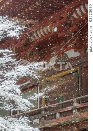 下雪的神護寺正殿 下雪的神護寺正殿 92325659