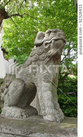 與生肖有關的神社——生肖·須佐木神社，背景是樹形的狛 92326933