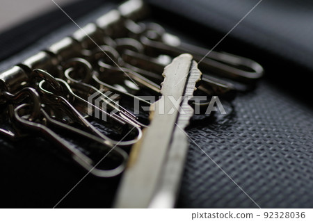 Motorcycle keys and key cases 92328036